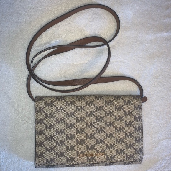 Michael Kors Handbags - Michael Kors Crossbody